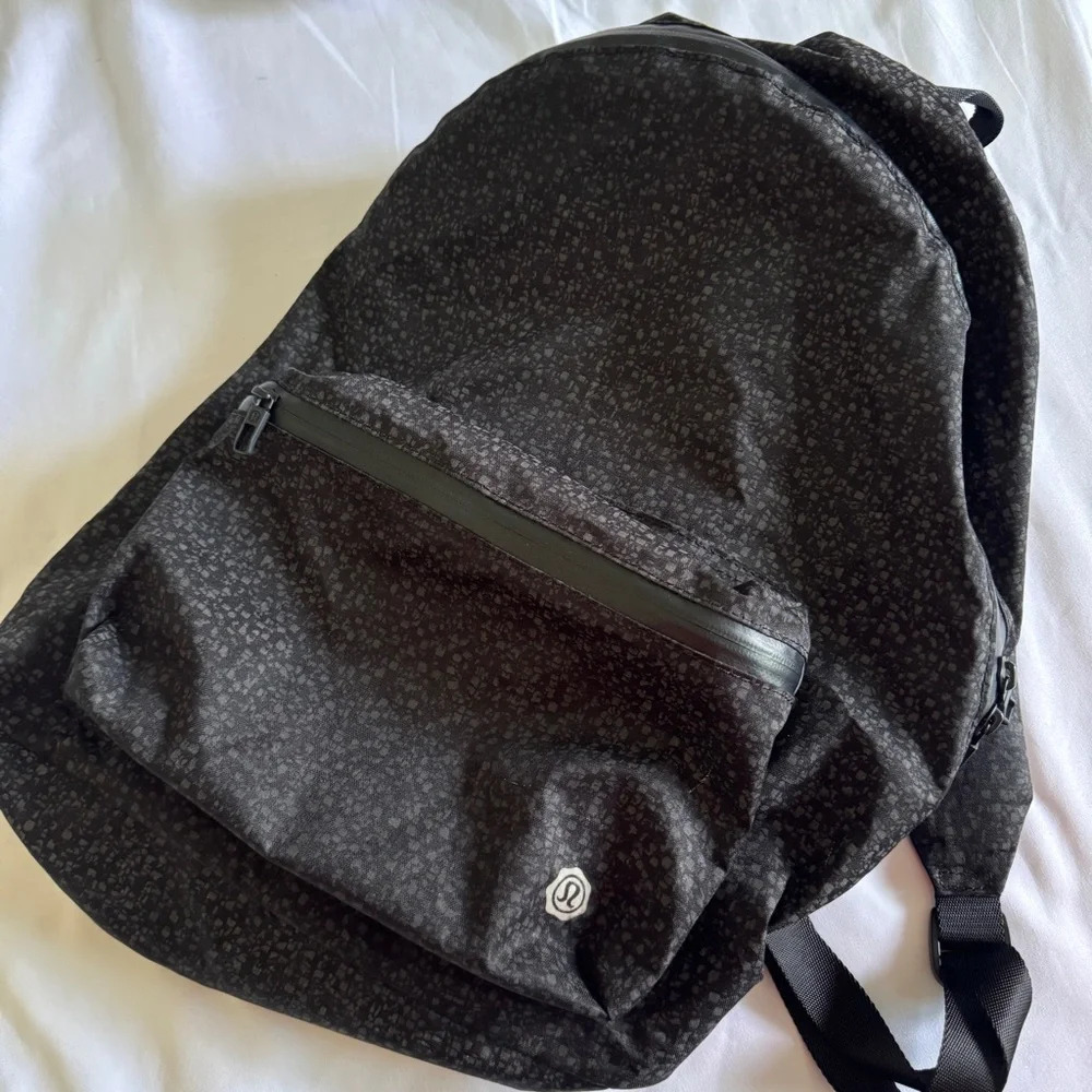 ✨ RARE 2018 Lululemon Seawheeze Mainstay Backpack Reflective